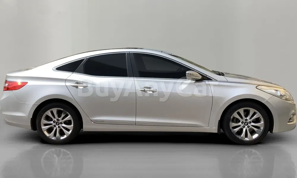 Vehicle photo 3