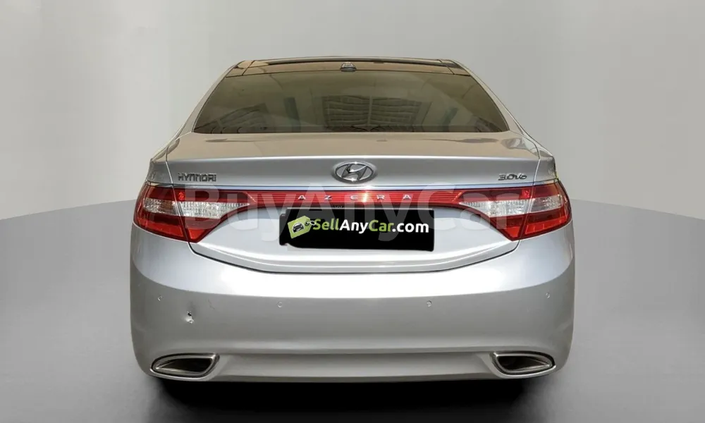 Vehicle photo 2