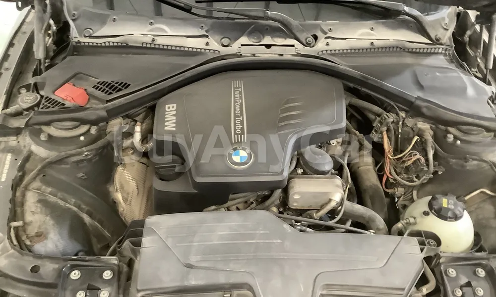 Vehicle photo 9