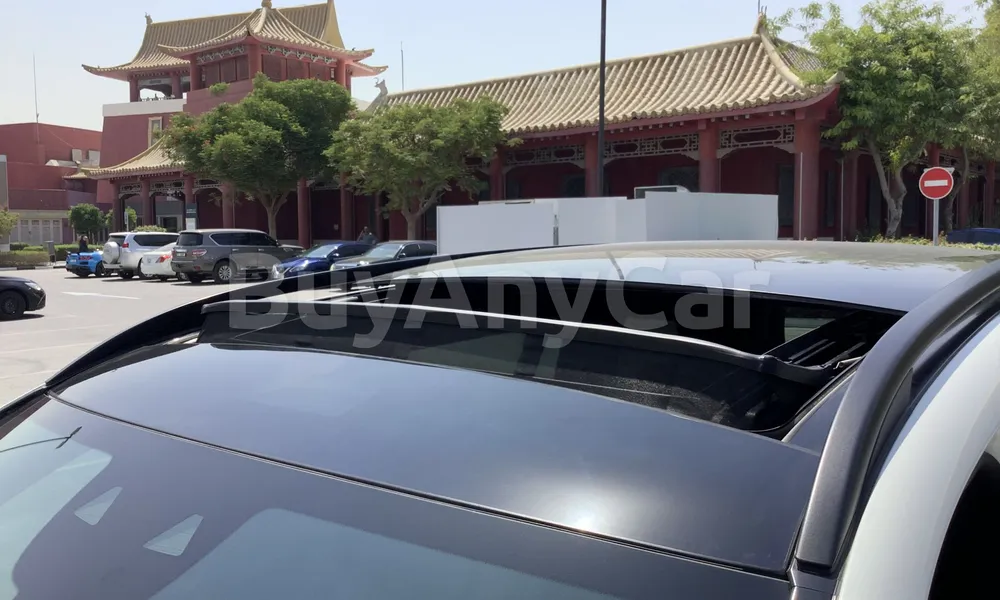 Vehicle photo 5