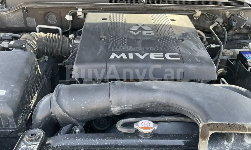 Vehicle photo 8