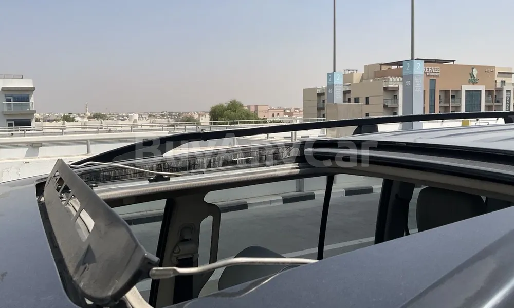 Vehicle photo 6