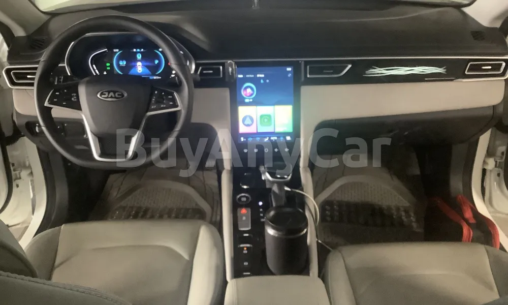 Vehicle photo 9