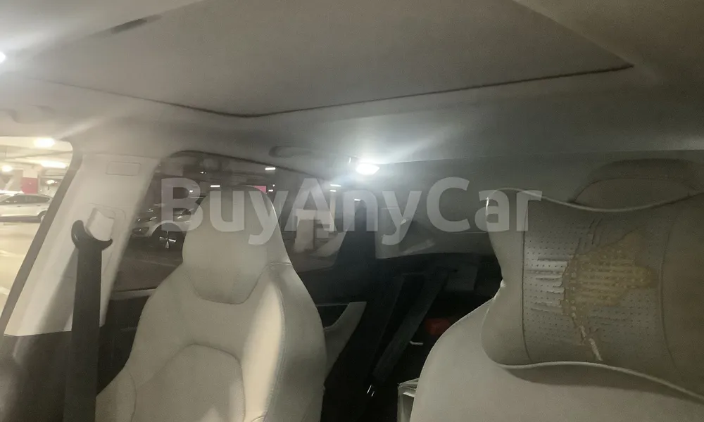 Vehicle photo 8