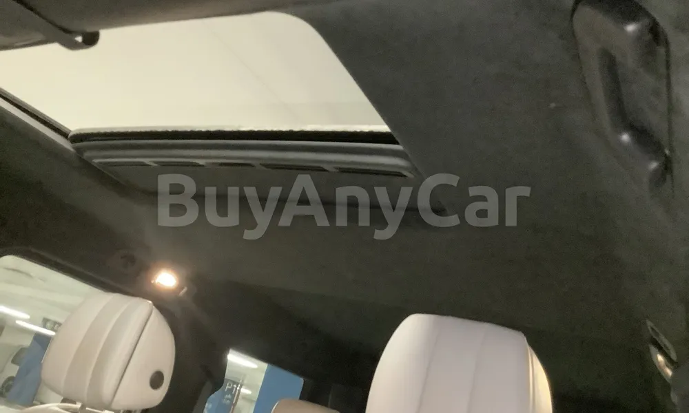 Vehicle photo 9