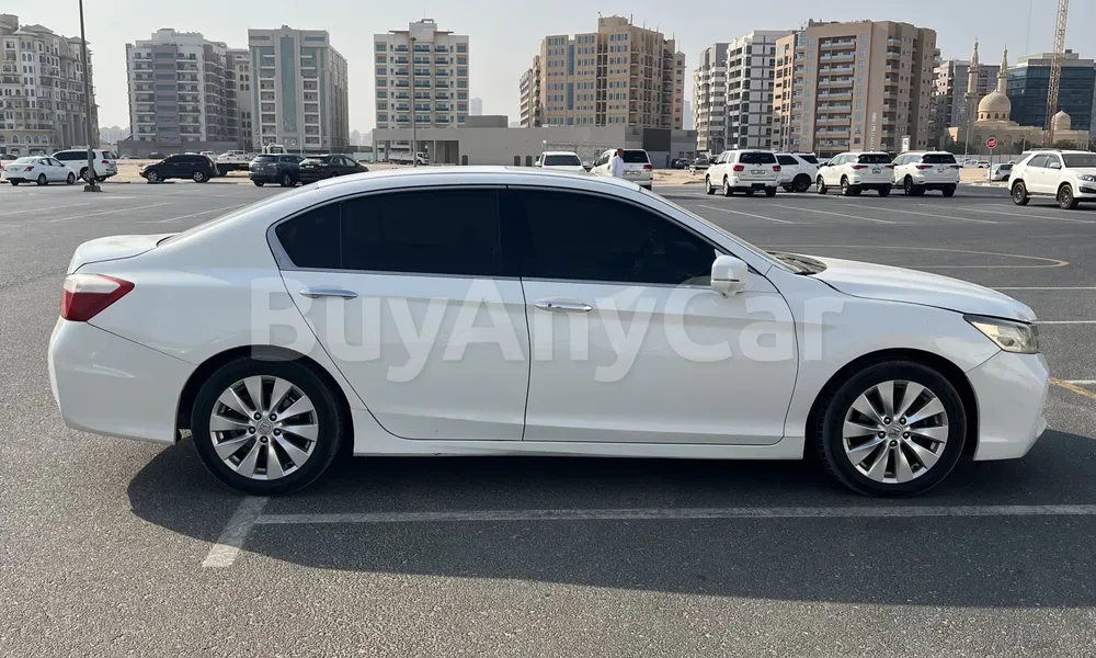 Vehicle photo 3