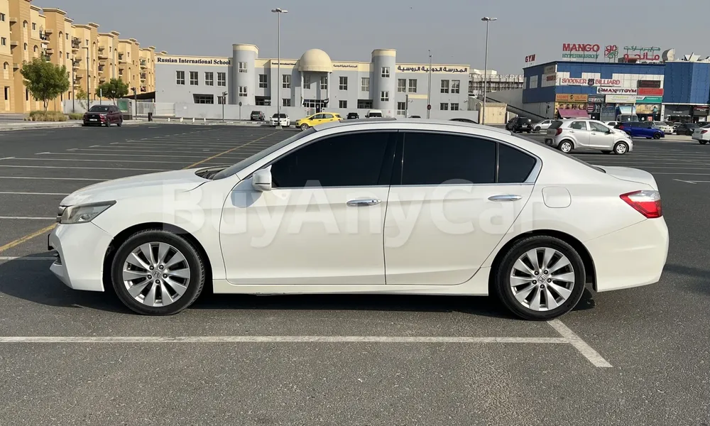 Vehicle photo 5
