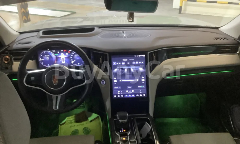 Vehicle photo 9