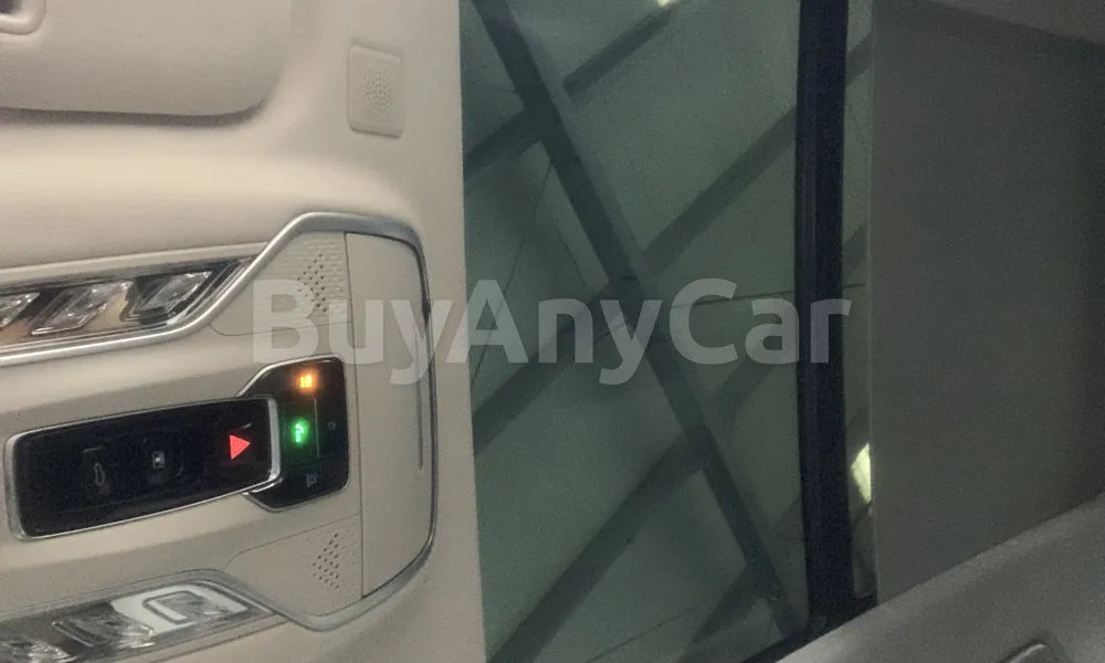 Vehicle photo 8