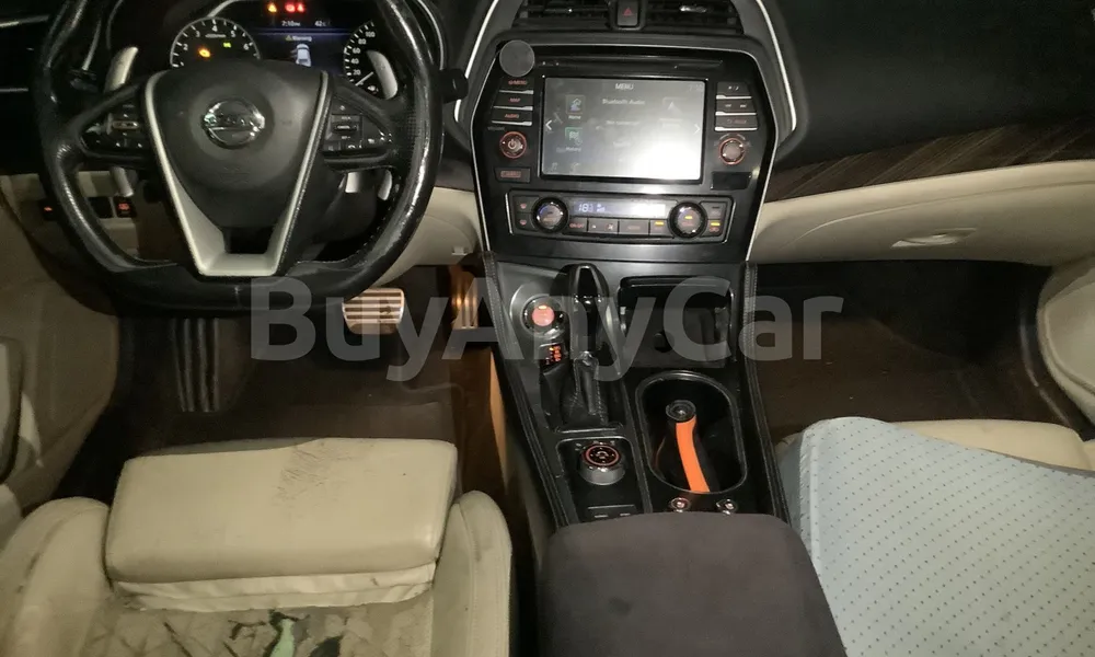 Vehicle photo 9