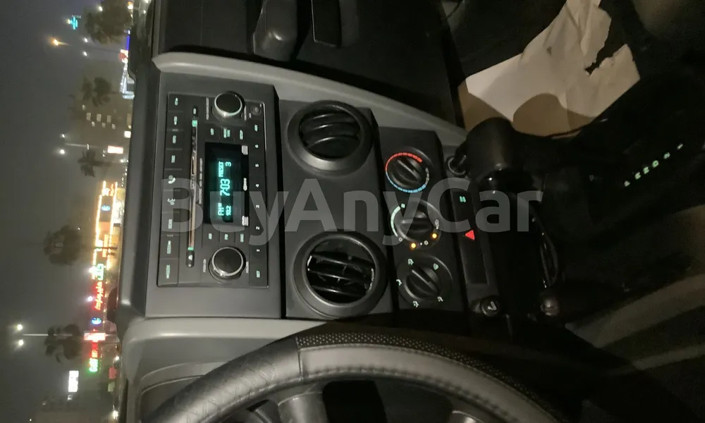 Vehicle photo 8