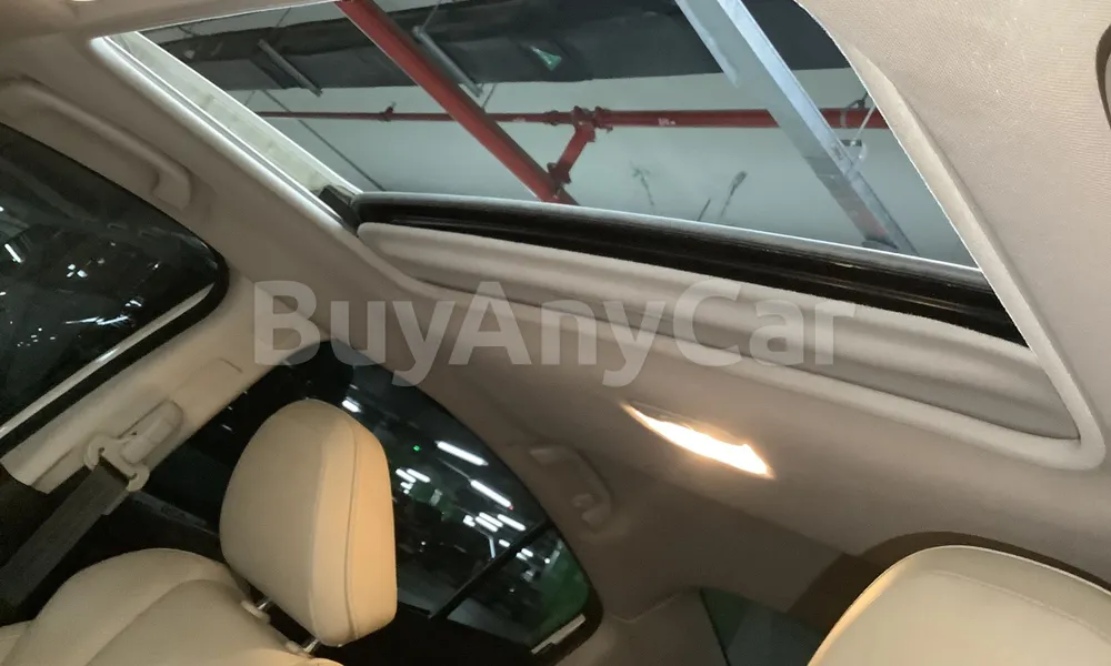 Vehicle photo 9