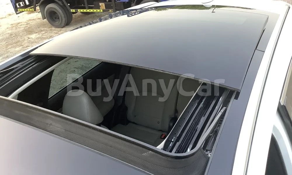 Vehicle photo 6