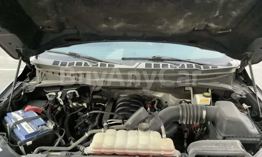 Vehicle photo 9