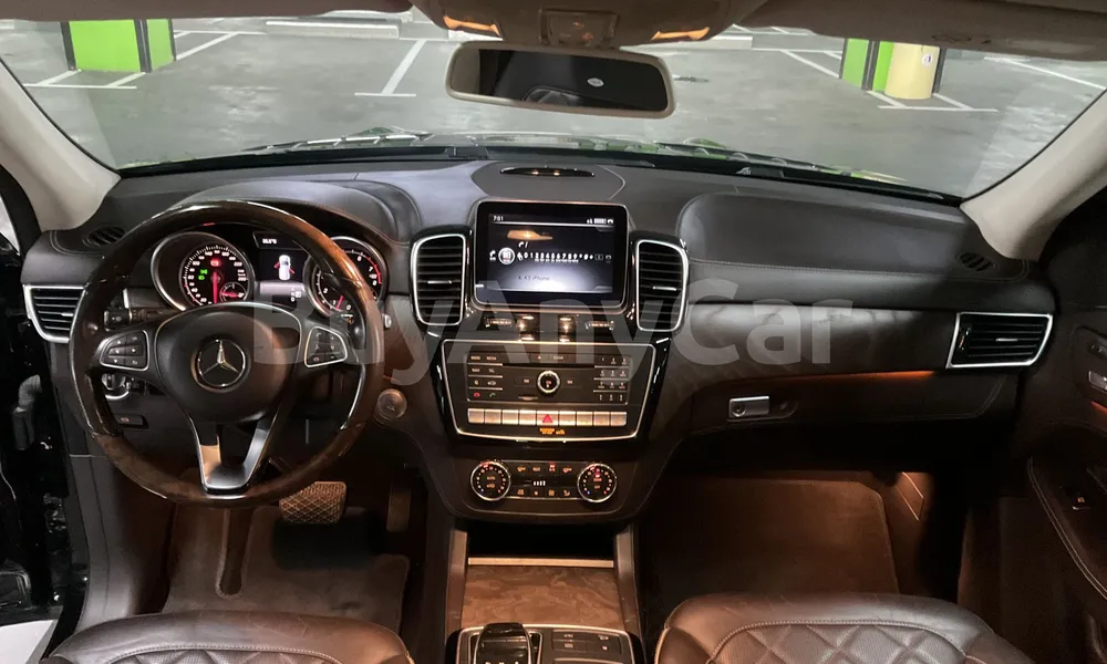 Vehicle photo 9
