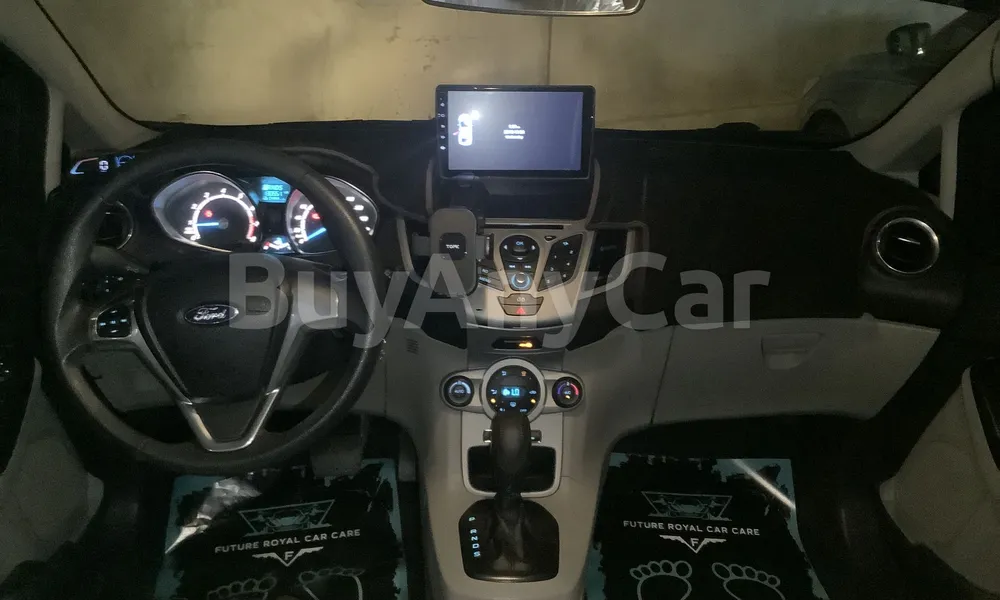 Vehicle photo 9