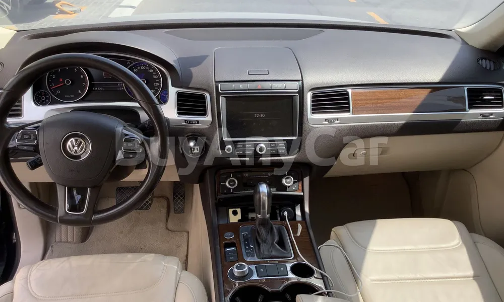 Vehicle photo 8