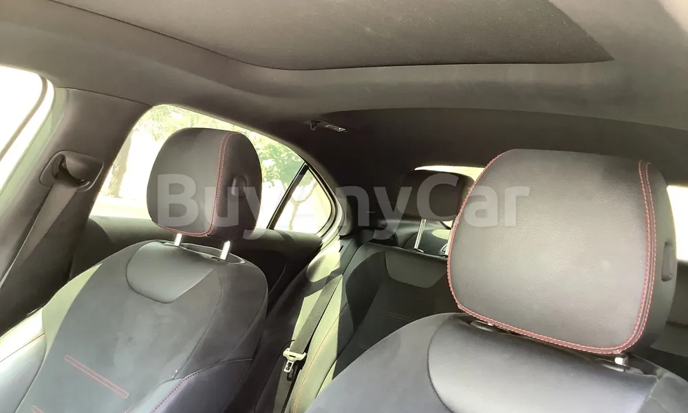 Vehicle photo 9