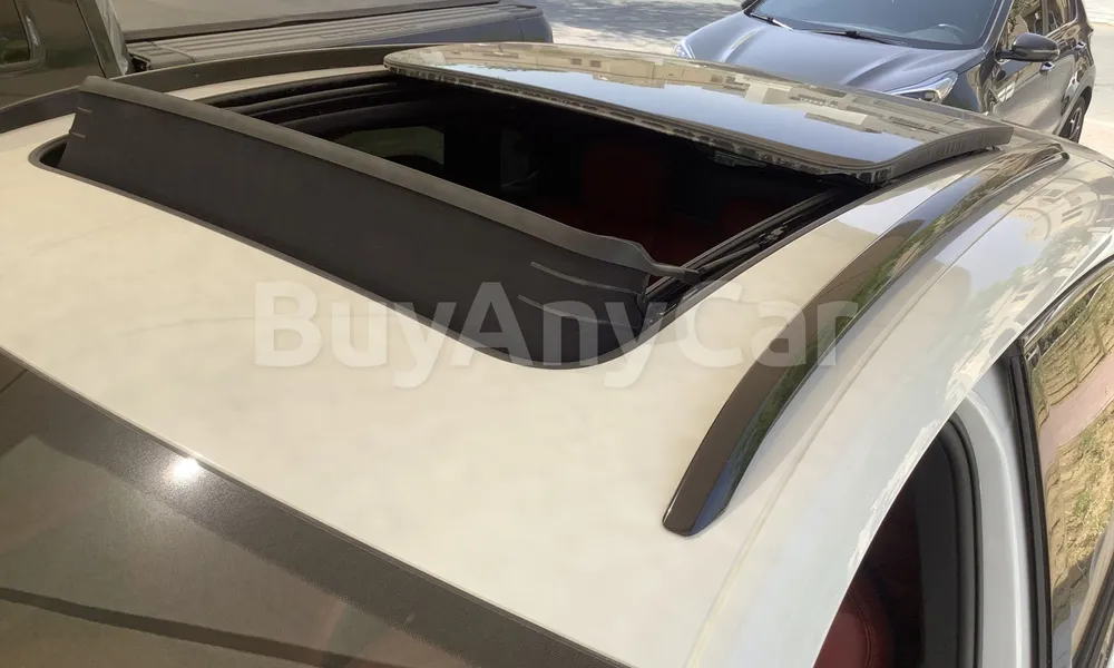 Vehicle photo 5