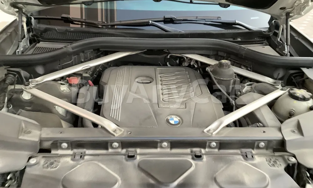 Vehicle photo 6