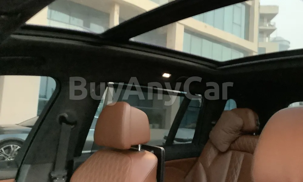 Vehicle photo 9