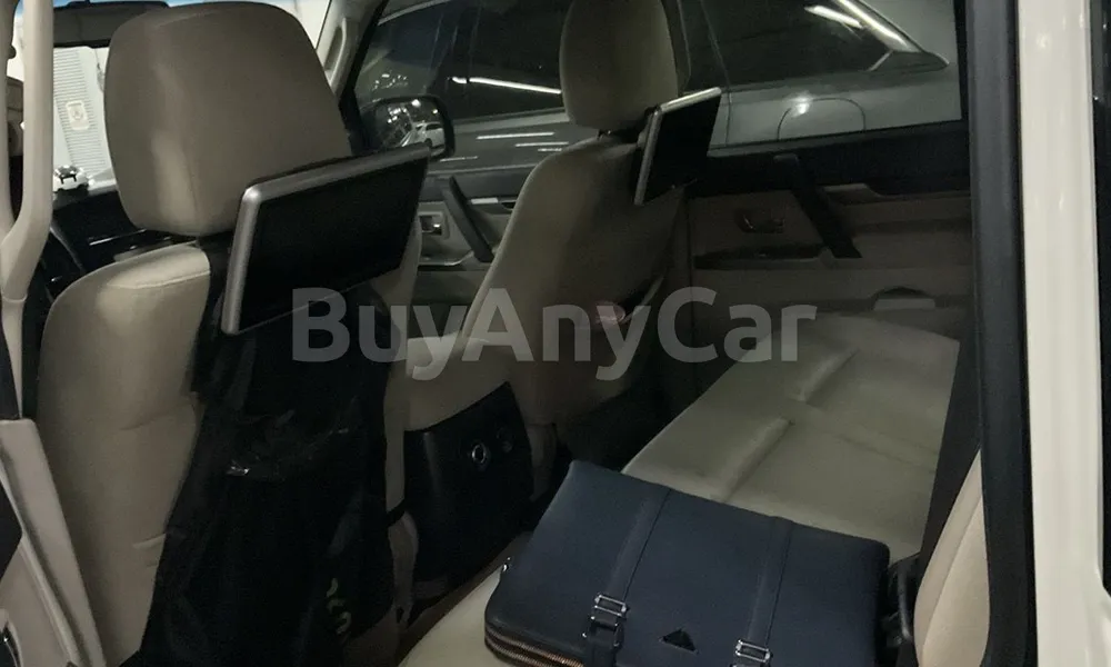 Vehicle photo 9