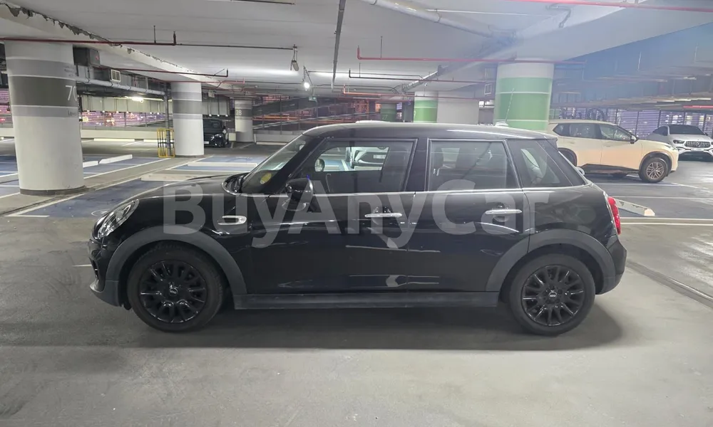 Vehicle photo 5