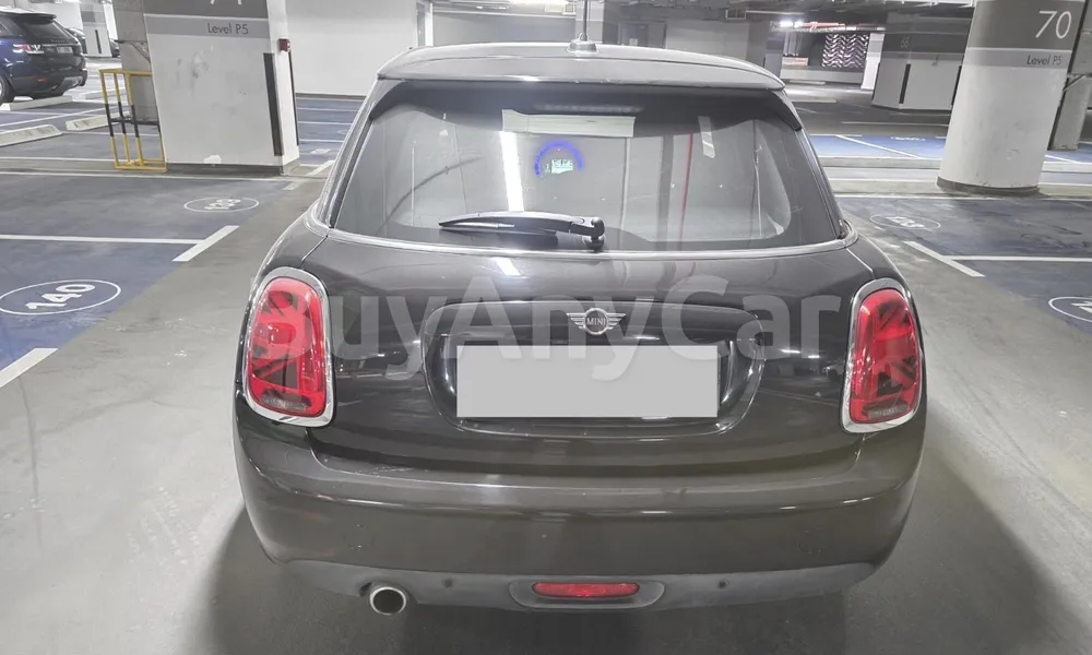 Vehicle photo 2