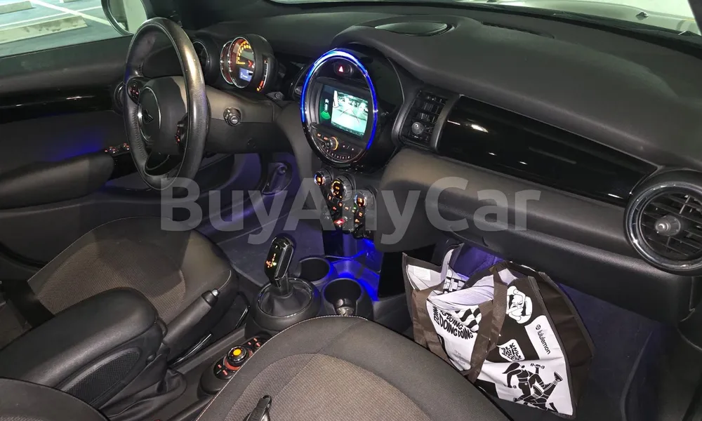 Vehicle photo 8