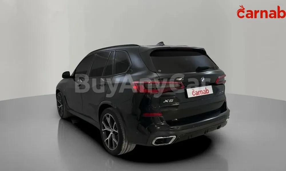Vehicle photo 8