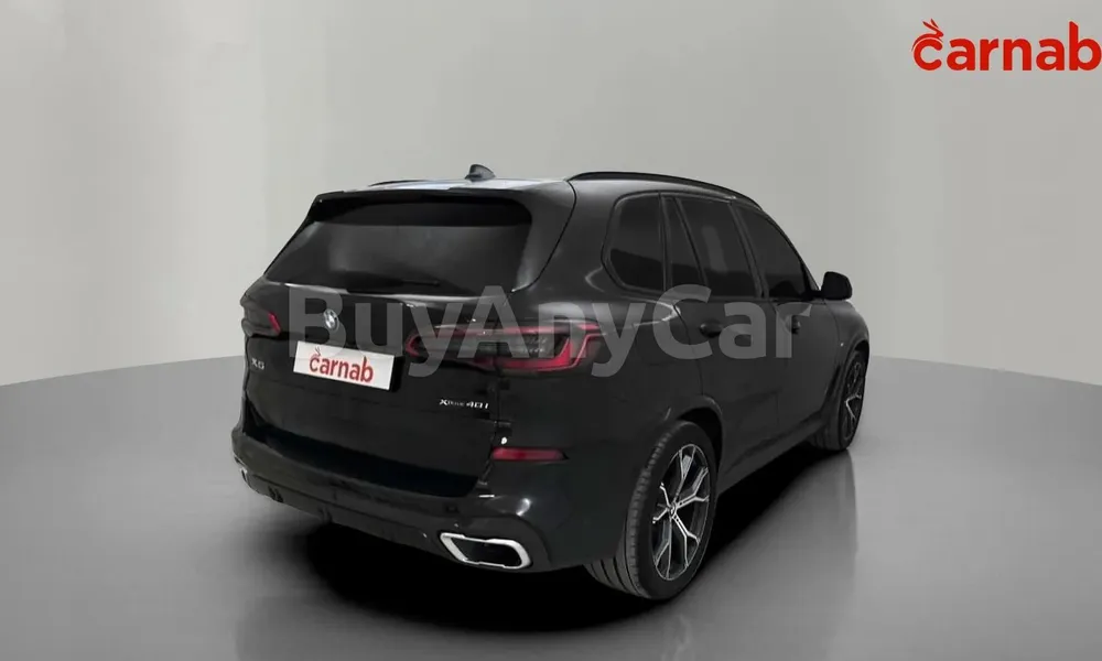 Vehicle photo 9