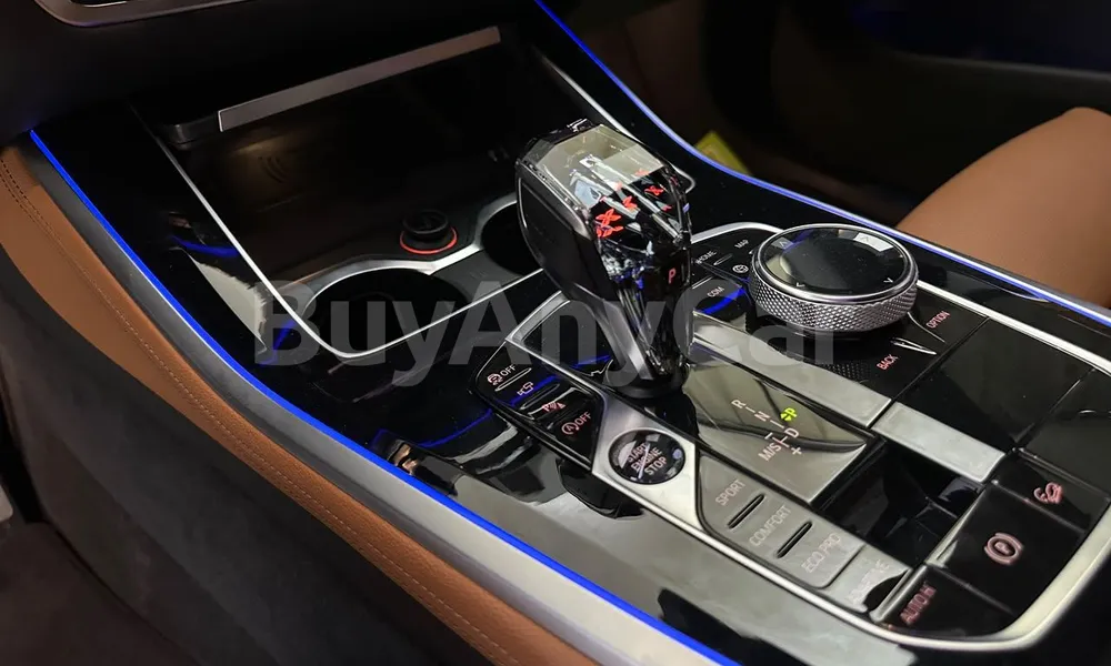 Vehicle photo 10