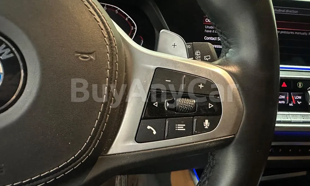 Vehicle photo 12