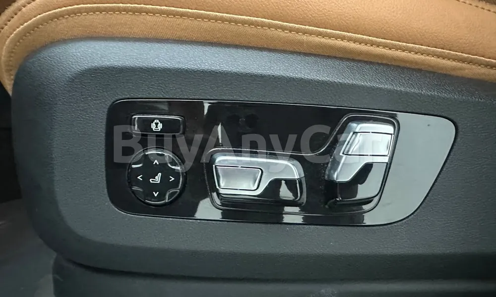 Vehicle photo 15
