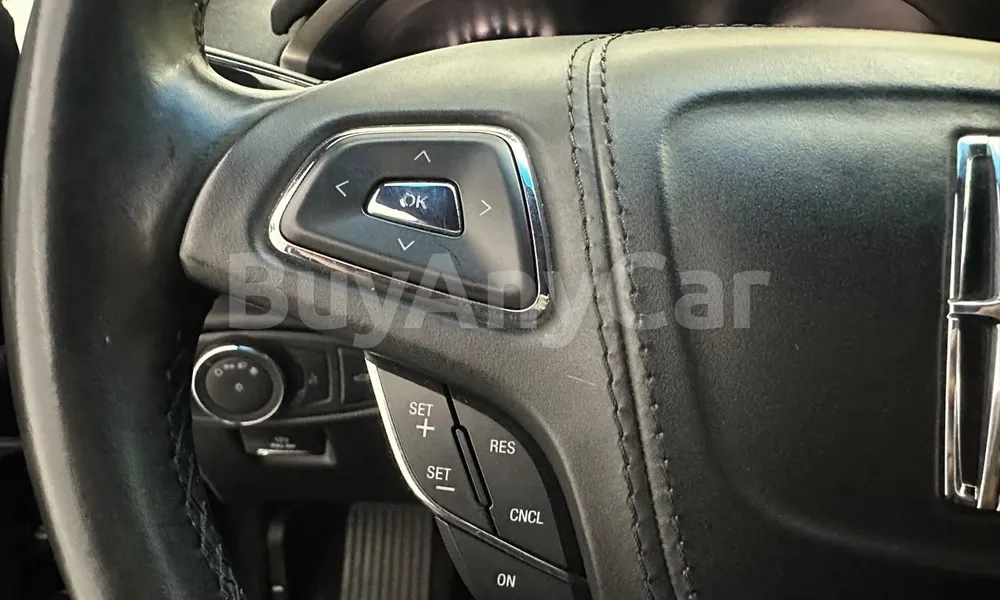 Vehicle photo 12