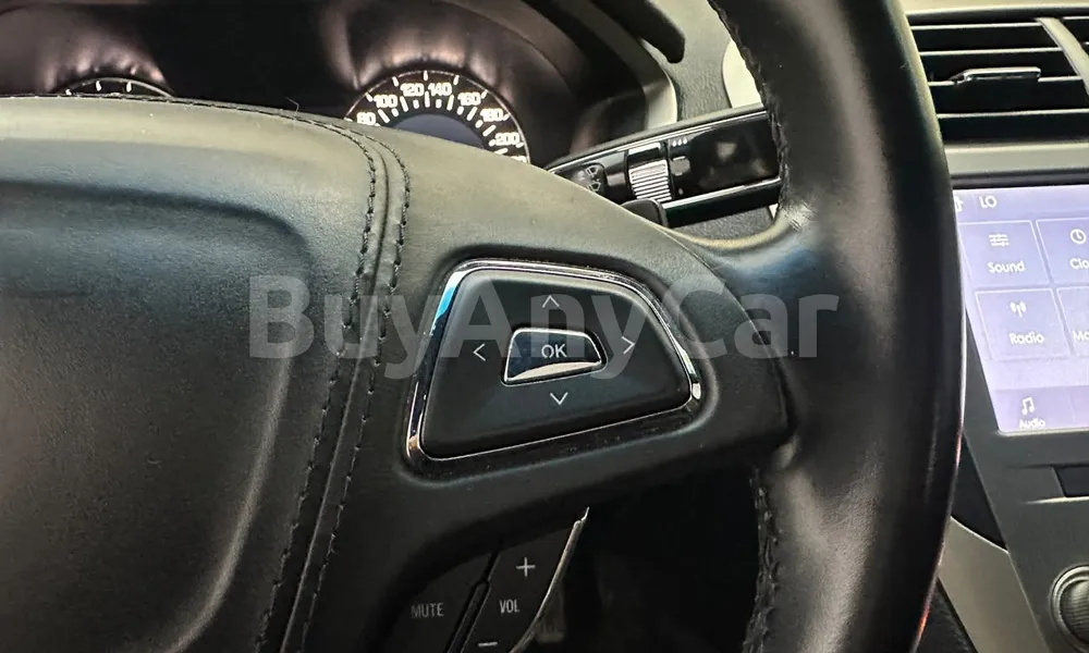 Vehicle photo 13