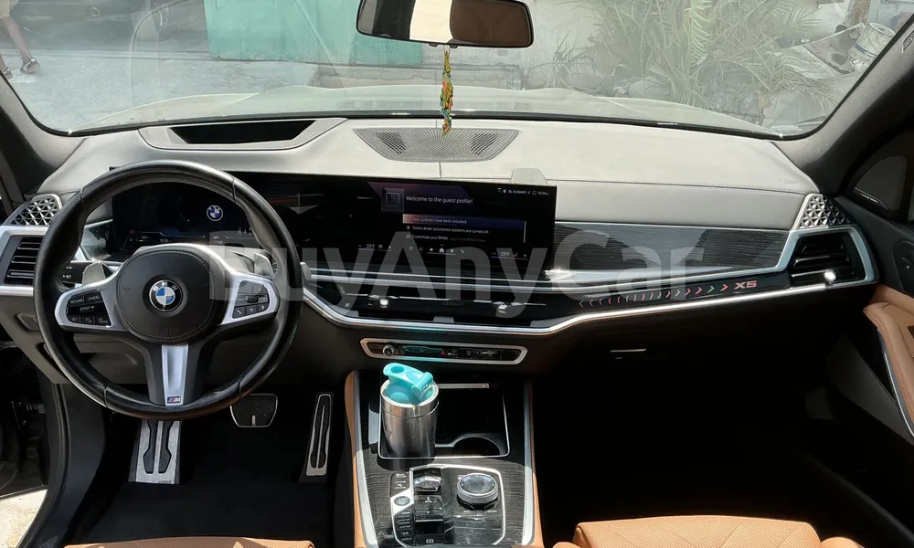 Vehicle photo 8