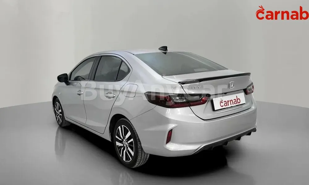 Vehicle photo 11