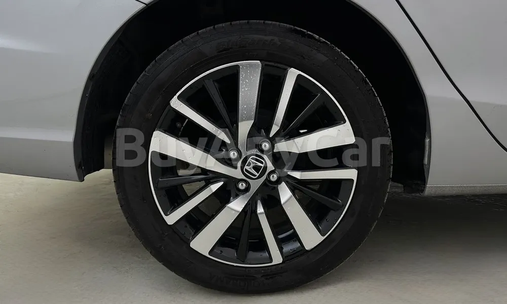 Vehicle photo 14