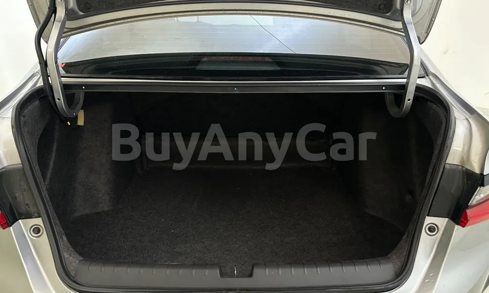 Vehicle photo 13