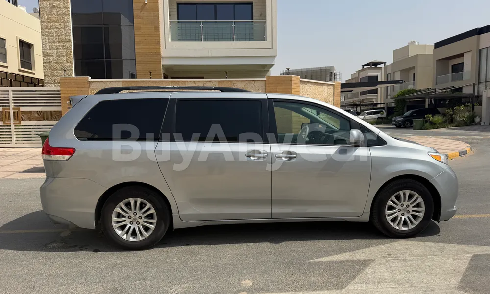Vehicle photo 3