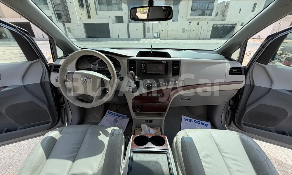 Vehicle photo 5