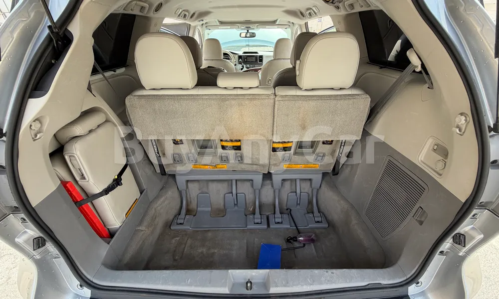 Vehicle photo 6