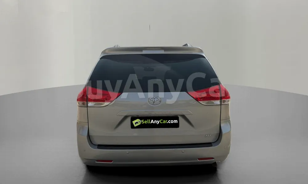 Vehicle photo 2