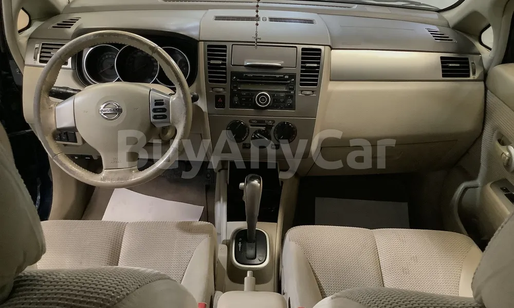 Vehicle photo 8