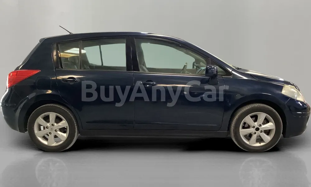 Vehicle photo 3