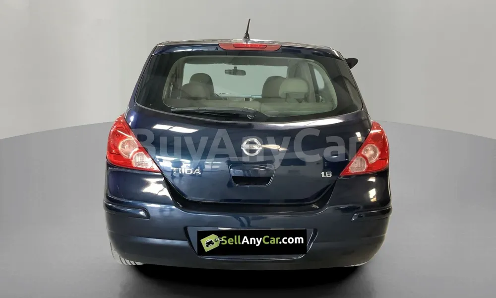 Vehicle photo 2