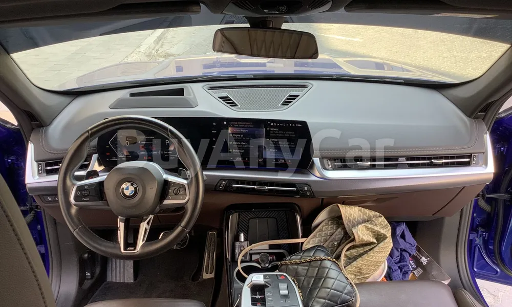 Vehicle photo 9
