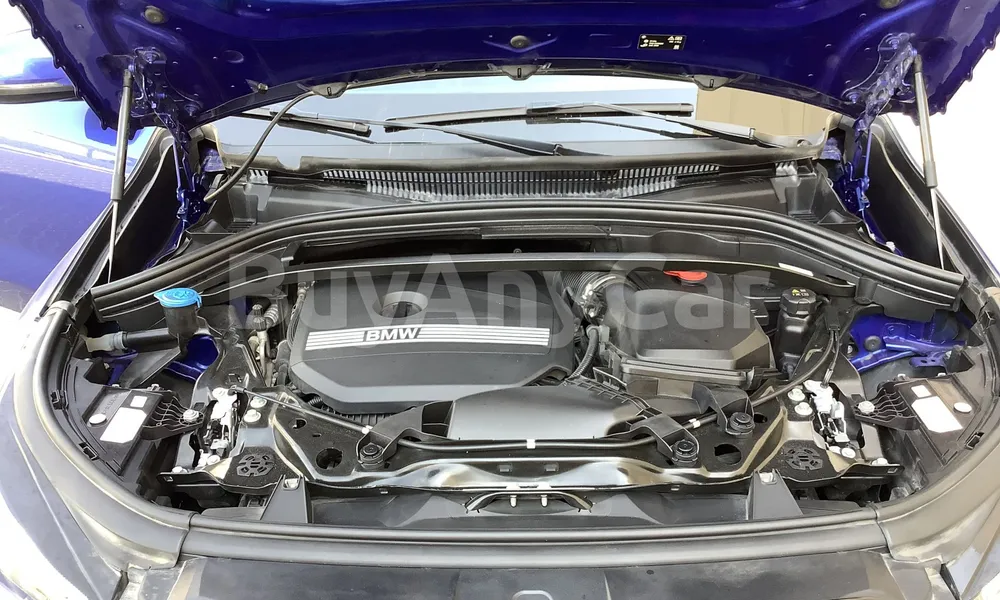 Vehicle photo 6