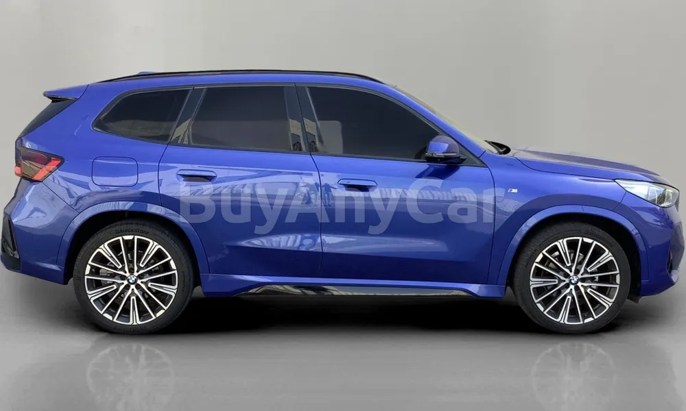 Vehicle photo 3